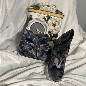 Steve Madden Blue Camouflage Sneakers